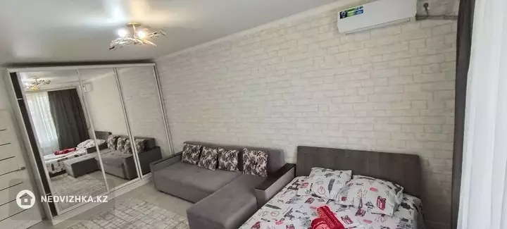 1-комнатная квартира, этаж 15 из 16, 40 м², Посуточно, фотография 2