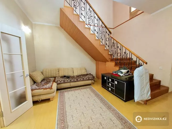 7-комнатный дом, 8.2 соток, 300 м², фотография 2