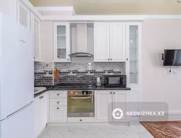 2-комнатная квартира, этаж 2 из 20, 50 м², Посуточно, миниатюра 8