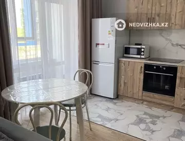 1-комнатная квартира, этаж 2 из 12, 40 м², Посуточно, миниатюра 2