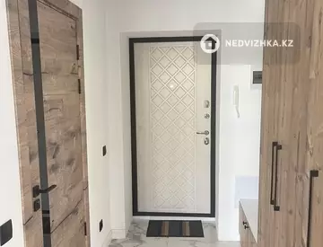 1-комнатная квартира, этаж 2 из 12, 40 м², Посуточно, миниатюра 11