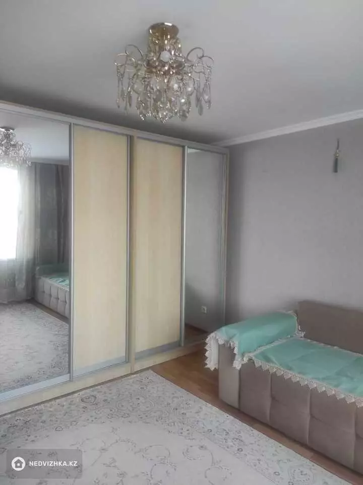 4-комнатная квартира, этаж 2 из 5, 105 м², фотография 3