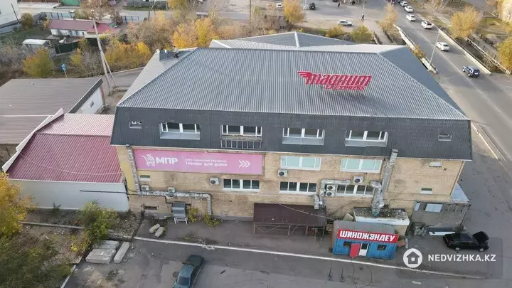 Помещение, этаж 1 из 3, 3 000 м²