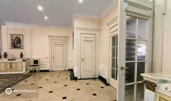 9-комнатный дом, 43 соток, 1 450 м², фотография 4