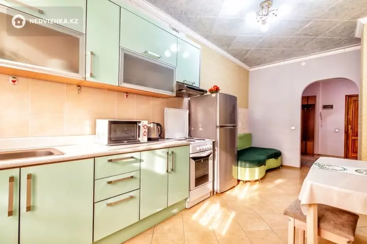 1-комнатная квартира, этаж 3 из 9, 48 м², Посуточно, фотография 2