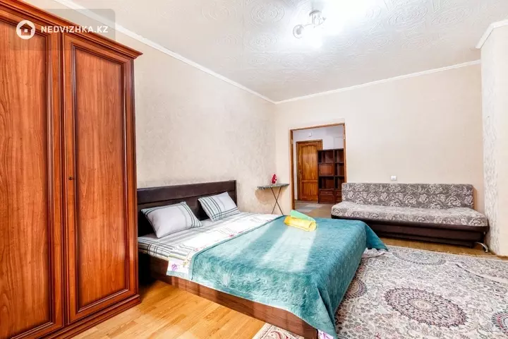 1-комнатная квартира, этаж 3 из 9, 48 м², Посуточно, фотография 3