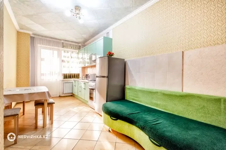 1-комнатная квартира, этаж 3 из 9, 48 м², Посуточно, фотография 4