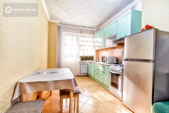 1-комнатная квартира, этаж 3 из 9, 48 м², Посуточно, фотография 5