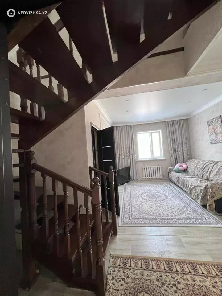 250 м², 6-комнатный дом, 5 соток, 250 м², изображение - 1