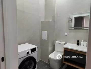 1-комнатная квартира, этаж 12 из 12, 40 м², Посуточно