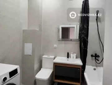 1-комнатная квартира, этаж 12 из 12, 40 м², Посуточно, миниатюра 9