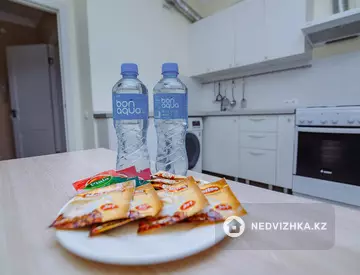 1-комнатная квартира, этаж 4 из 10, 40 м², Посуточно, миниатюра 6