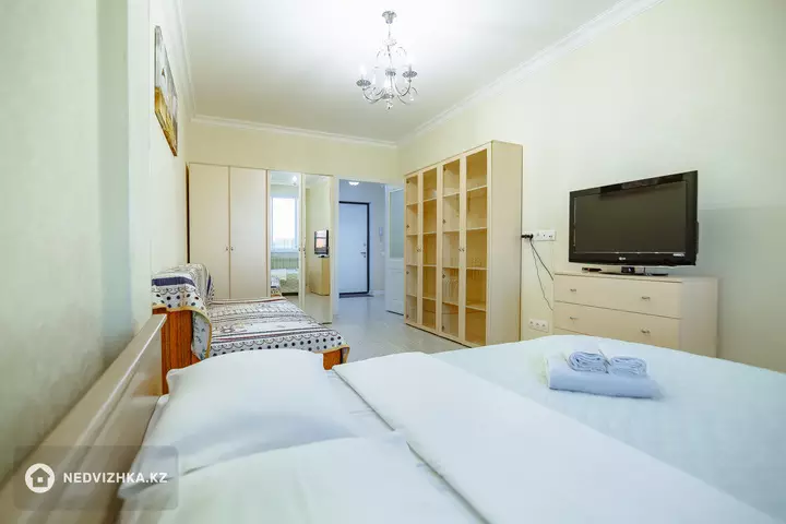 1-комнатная квартира, этаж 4 из 10, 40 м², Посуточно, фотография 3
