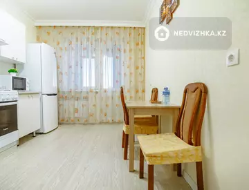 1-комнатная квартира, этаж 4 из 10, 40 м², Посуточно