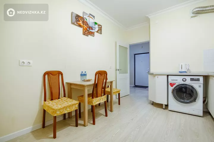 1-комнатная квартира, этаж 4 из 10, 40 м², Посуточно, фотография 5