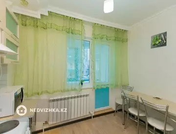 2-комнатная квартира, этаж 2 из 14, 60 м², Посуточно, миниатюра 8
