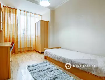 3-комнатная квартира, этаж 2 из 10, 90 м², Посуточно, миниатюра 7