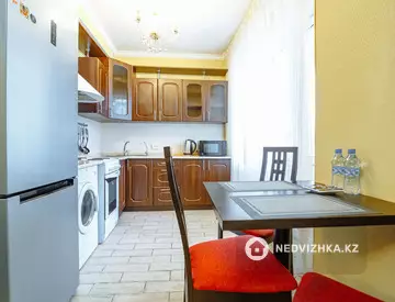 3-комнатная квартира, этаж 2 из 10, 90 м², Посуточно, миниатюра 8