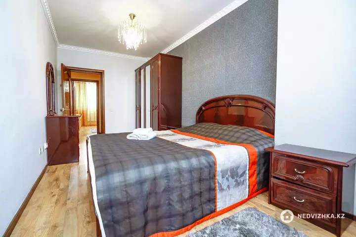 3-комнатная квартира, этаж 2 из 10, 90 м², Посуточно, фотография 2