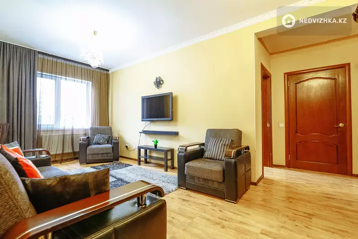 3-комнатная квартира, этаж 2 из 10, 90 м², Посуточно, фотография 4