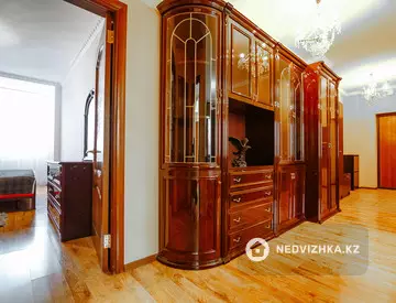 3-комнатная квартира, этаж 2 из 10, 90 м², Посуточно, миниатюра 6