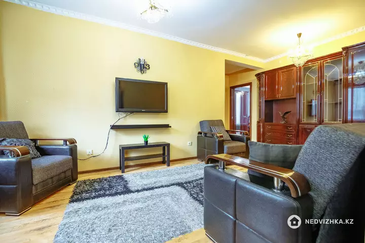 3-комнатная квартира, этаж 2 из 10, 90 м², Посуточно, фотография 3