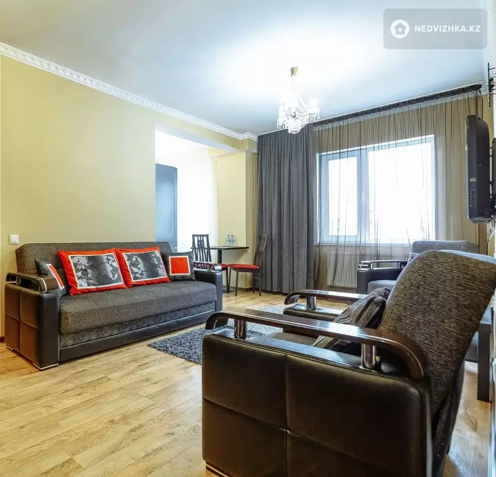 3-комнатная квартира, этаж 2 из 10, 90 м², Посуточно, фотография 5