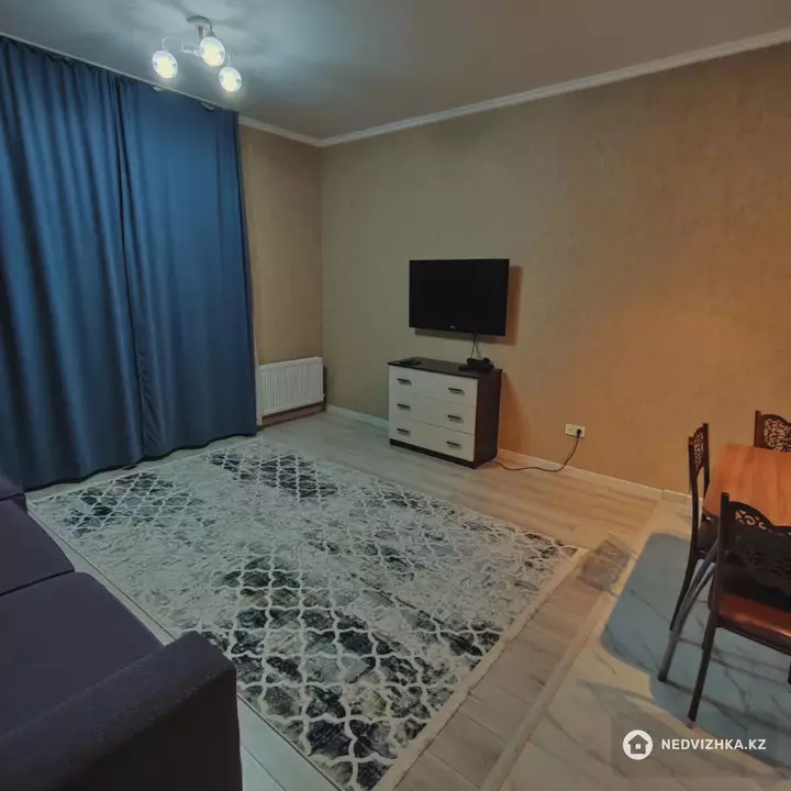 2-комнатная квартира, этаж 4 из 9, 52 м², Посуточно, фотография 2
