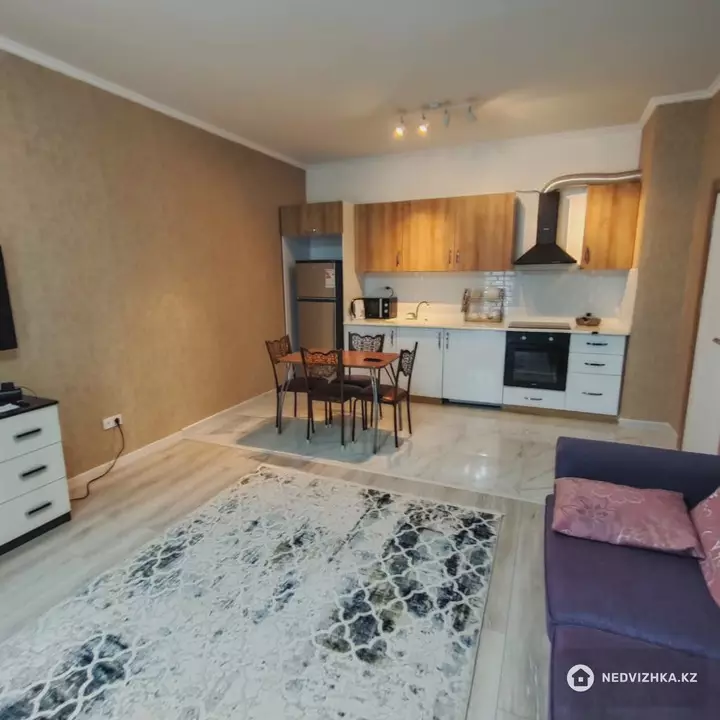 2-комнатная квартира, этаж 4 из 9, 52 м², Посуточно