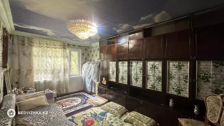 4-комнатная квартира, этаж 3 из 4, 73 м², фотография 2