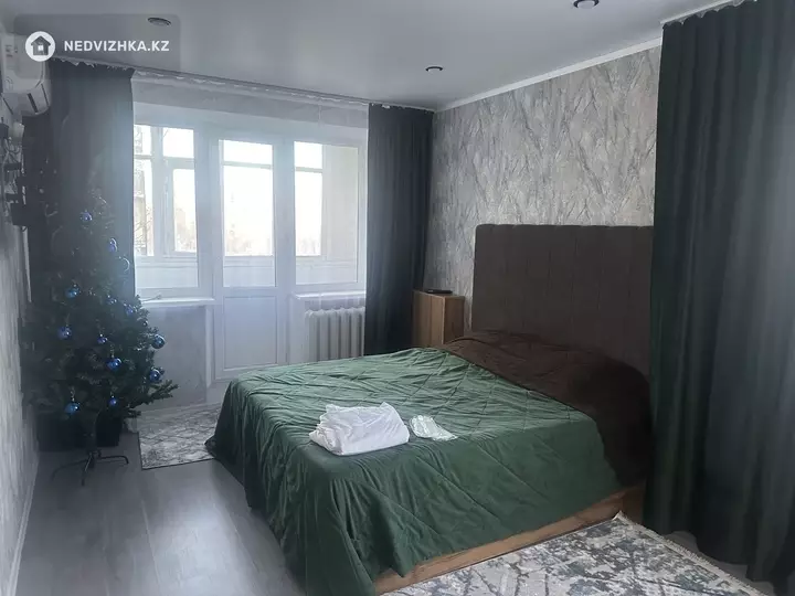1-комнатная квартира, этаж 3 из 5, 32 м², Посуточно, фотография 3