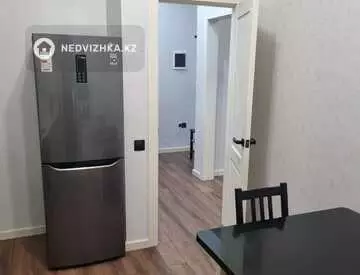 1-комнатная квартира, этаж 6 из 10, 37 м², Посуточно
