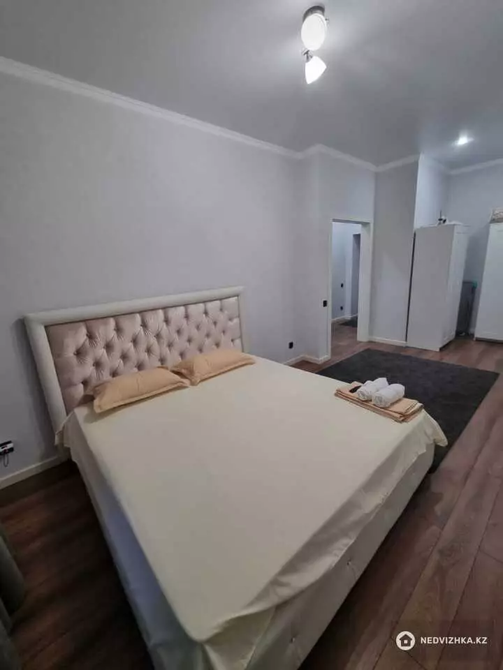 1-комнатная квартира, этаж 6 из 10, 37 м², Посуточно, фотография 4