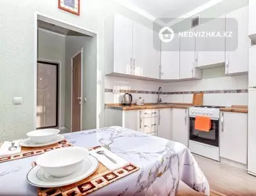 1-комнатная квартира, этаж 3 из 12, 40 м², Посуточно, миниатюра 6