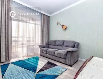 1-комнатная квартира, этаж 3 из 12, 40 м², Посуточно, миниатюра 3