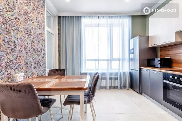 1-комнатная квартира, этаж 4 из 12, 40 м², На длительный срок, фотография 3