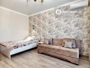 1-комнатная квартира, этаж 4 из 12, 40 м², Посуточно, миниатюра 4