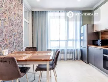 1-комнатная квартира, этаж 4 из 12, 40 м², Посуточно, миниатюра 8