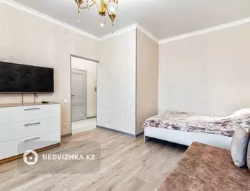 1-комнатная квартира, этаж 4 из 12, 40 м², Посуточно, миниатюра 10