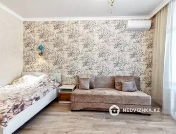 1-комнатная квартира, этаж 4 из 12, 40 м², Посуточно, миниатюра 11