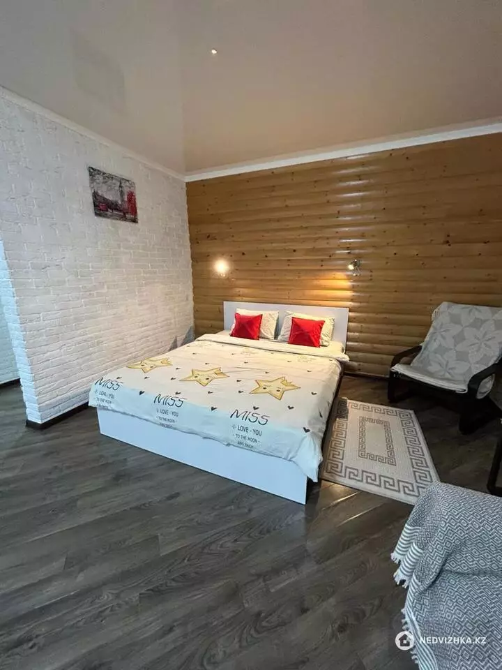 1-комнатная квартира, этаж 3 из 5, 40 м², Посуточно, фотография 3