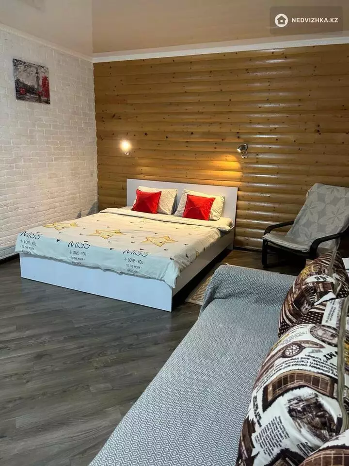 1-комнатная квартира, этаж 3 из 5, 40 м², Посуточно, фотография 4