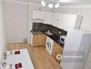 1-комнатная квартира, этаж 5 из 9, 40 м², Посуточно, миниатюра 6
