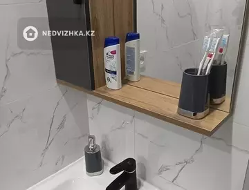 1-комнатная квартира, этаж 5 из 9, 40 м², Посуточно, миниатюра 10