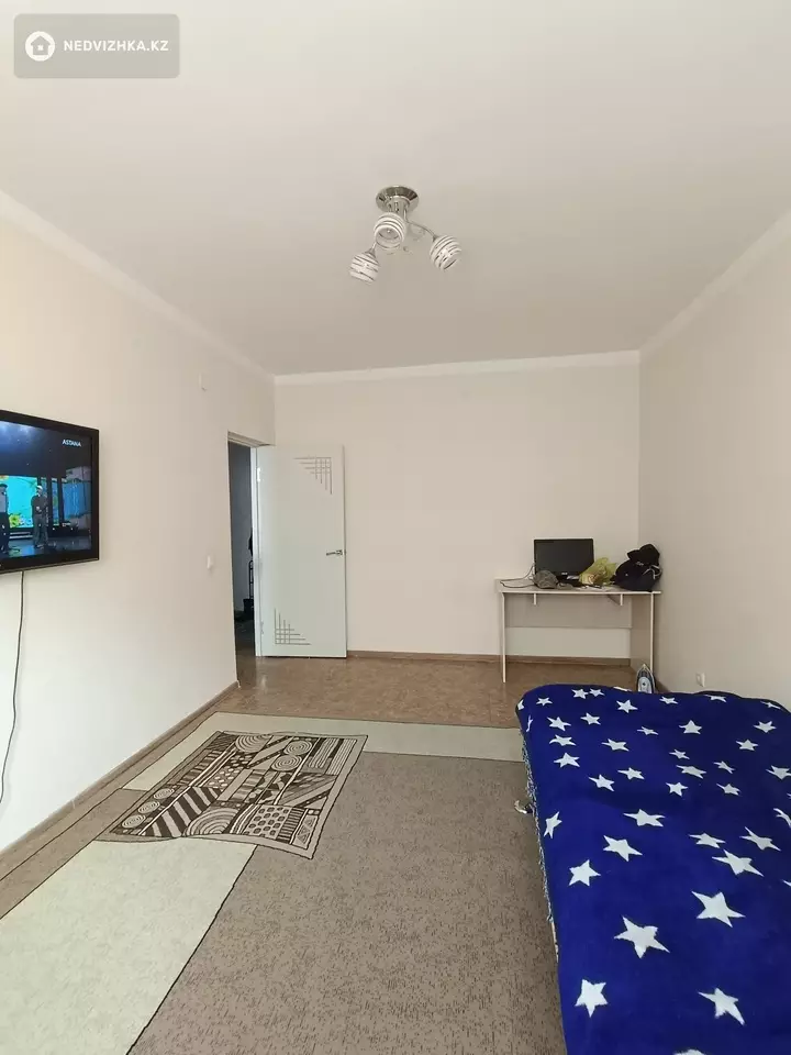 3-комнатная квартира, этаж 2 из 5, 75 м², На длительный срок, фотография 2