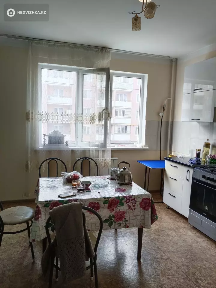 3-комнатная квартира, этаж 2 из 5, 75 м², На длительный срок, фотография 5