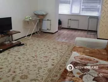 1-комнатная квартира, этаж 1 из 5, 42 м², На длительный срок