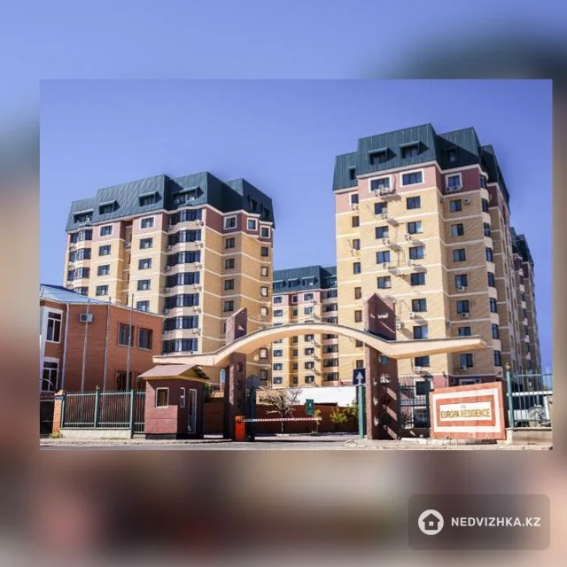 3-комнатная квартира, этаж 6 из 10, 104 м², фотография 2