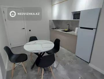 1-комнатная квартира, этаж 4 из 9, 40 м², Посуточно, миниатюра 8