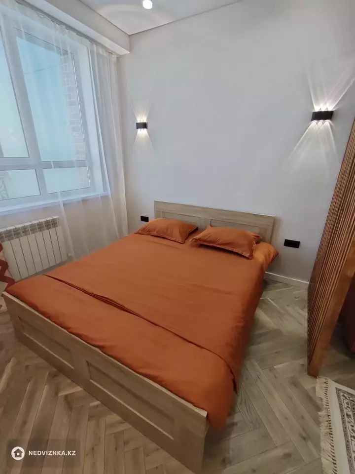 1-комнатная квартира, этаж 4 из 9, 40 м², Посуточно, фотография 2